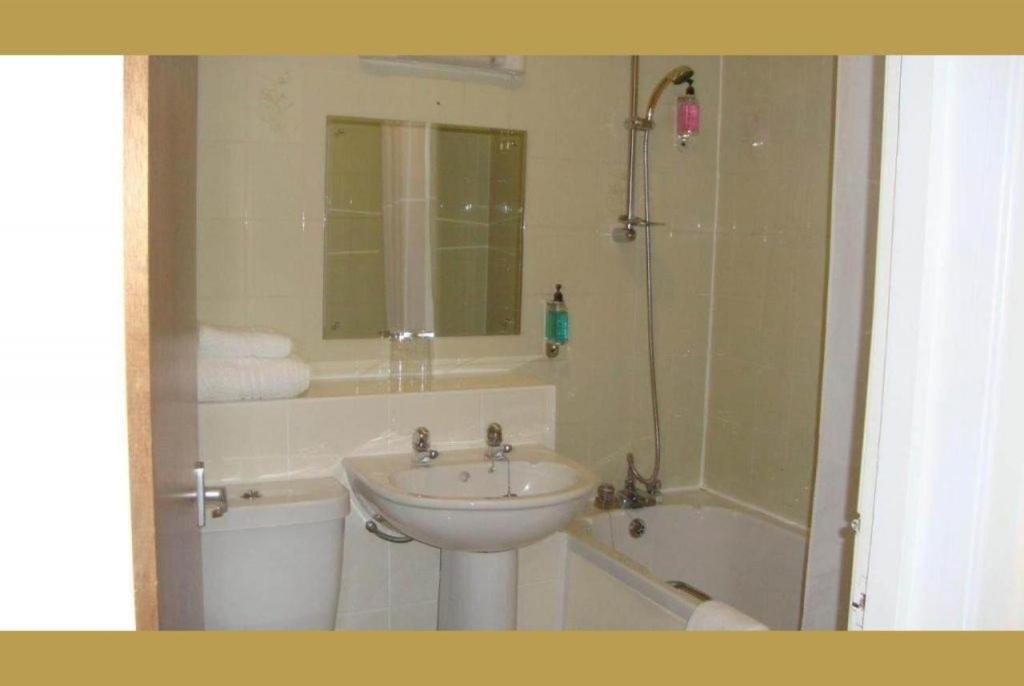 New County Hotel Perth Esterno foto